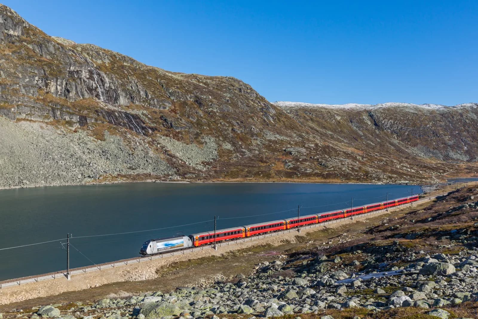 A Bergen Line passenger train crossing open mountain country between Haugastøl and Finse